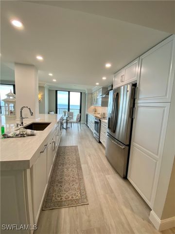 10951 GULFSHORE DR 1405, Naples, FL 34108