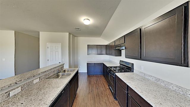 1928 Hannah Lane, Yukon, OK 73099