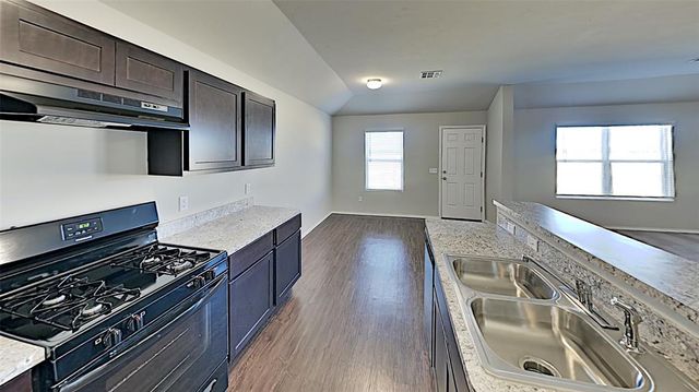 1928 Hannah Lane, Yukon, OK 73099