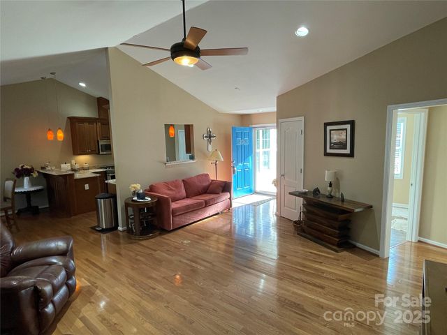 4040 Hereford Lane, Dallas, NC 28034