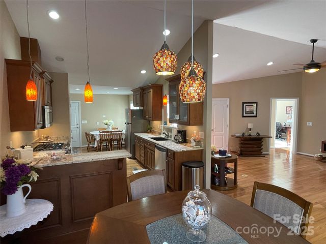 4040 Hereford Lane, Dallas, NC 28034