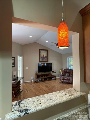 4040 Hereford Lane, Dallas, NC 28034