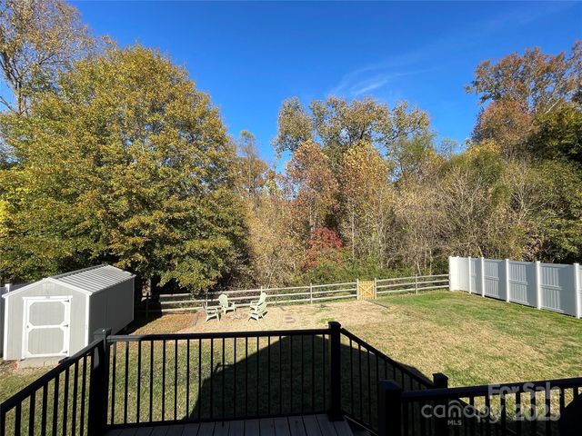 4040 Hereford Lane, Dallas, NC 28034