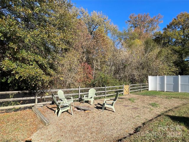 4040 Hereford Lane, Dallas, NC 28034