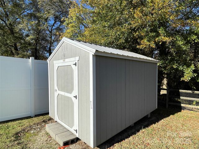 4040 Hereford Lane, Dallas, NC 28034