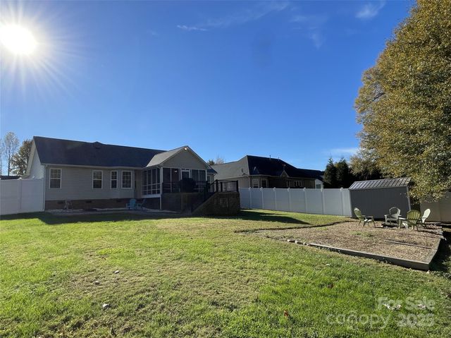 4040 Hereford Lane, Dallas, NC 28034