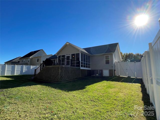 4040 Hereford Lane, Dallas, NC 28034