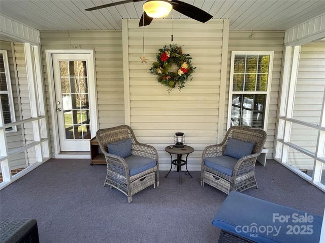 4040 Hereford Lane, Dallas, NC 28034