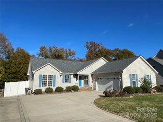 4040 Hereford Lane, Dallas, NC 28034