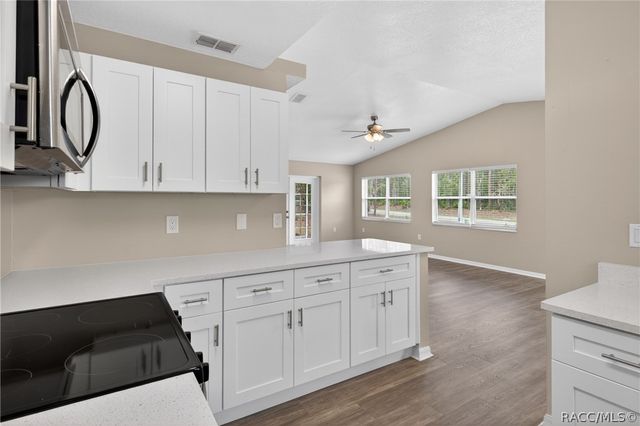 799 W Wycliffe Lane, Citrus Springs, FL 34434