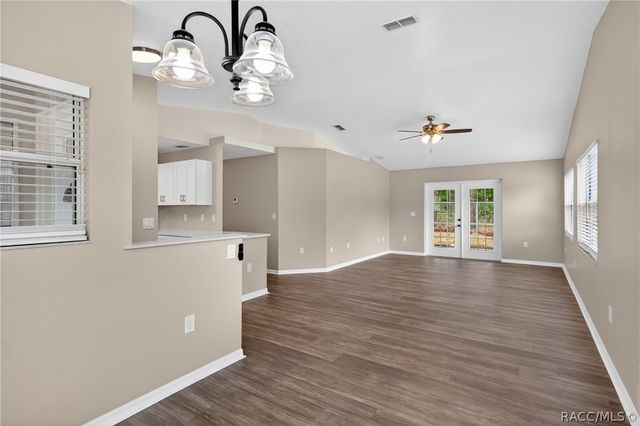 799 W Wycliffe Lane, Citrus Springs, FL 34434