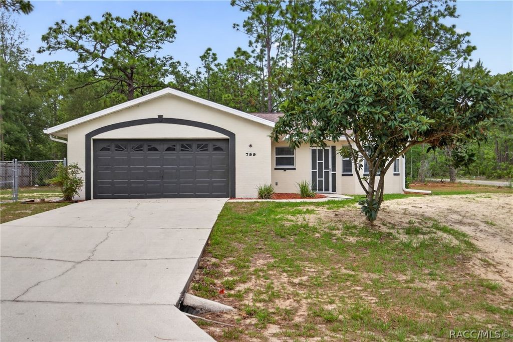 799 W Wycliffe Lane, Citrus Springs, FL 34434