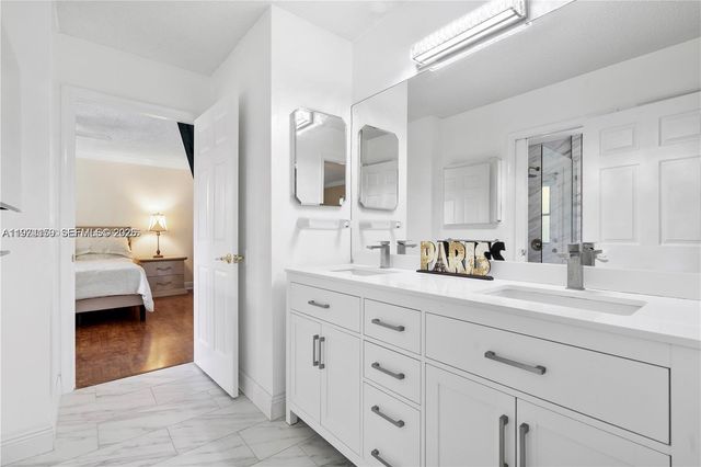 2900 NW 25th Way, Boca Raton, FL 33434