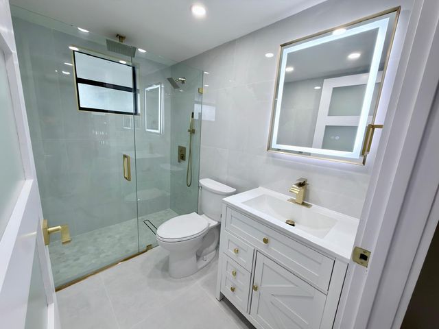46 Tara Lakes Drive E, Boynton Beach, FL 33436