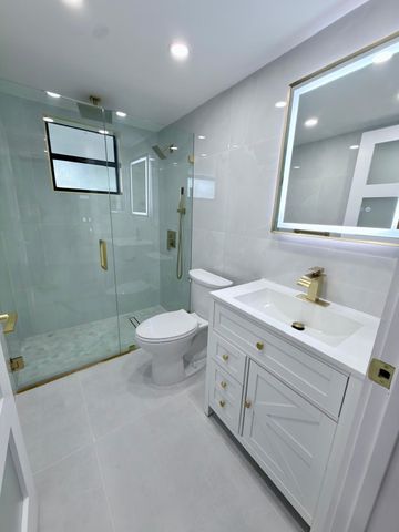 46 Tara Lakes Drive E, Boynton Beach, FL 33436