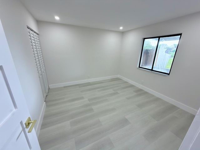 46 Tara Lakes Drive E, Boynton Beach, FL 33436