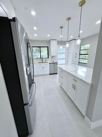 46 Tara Lakes Drive E, Boynton Beach, FL 33436