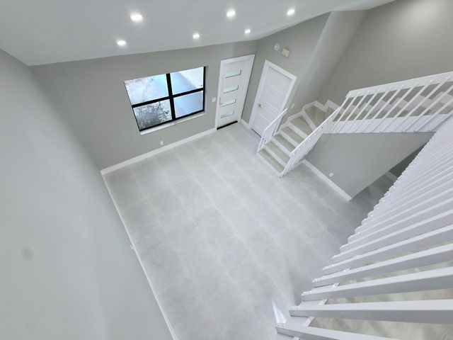 46 Tara Lakes Drive E, Boynton Beach, FL 33436