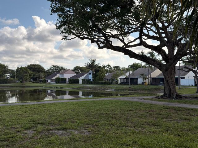 46 Tara Lakes Drive E, Boynton Beach, FL 33436