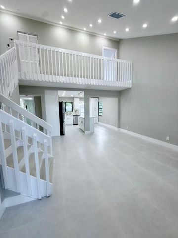 46 Tara Lakes Drive E, Boynton Beach, FL 33436