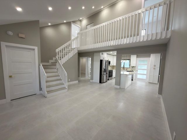 46 Tara Lakes Drive E, Boynton Beach, FL 33436