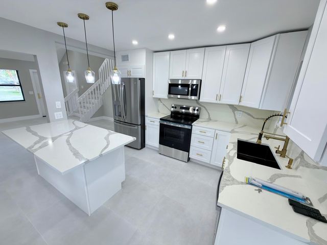 46 Tara Lakes Drive E, Boynton Beach, FL 33436