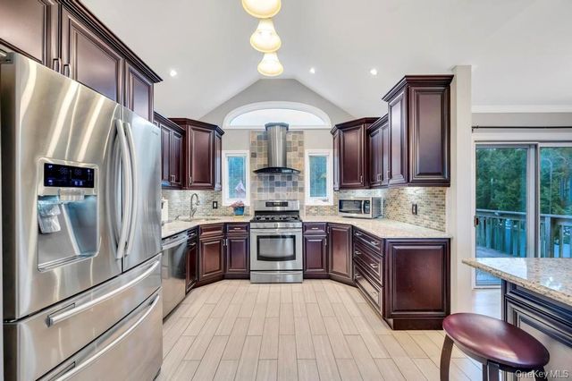 65 Waterview Avenue, Massapequa, NY 11758