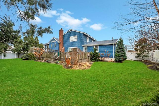 65 Waterview Avenue, Massapequa, NY 11758