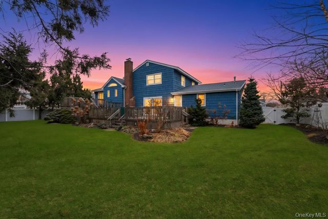 65 Waterview Avenue, Massapequa, NY 11758