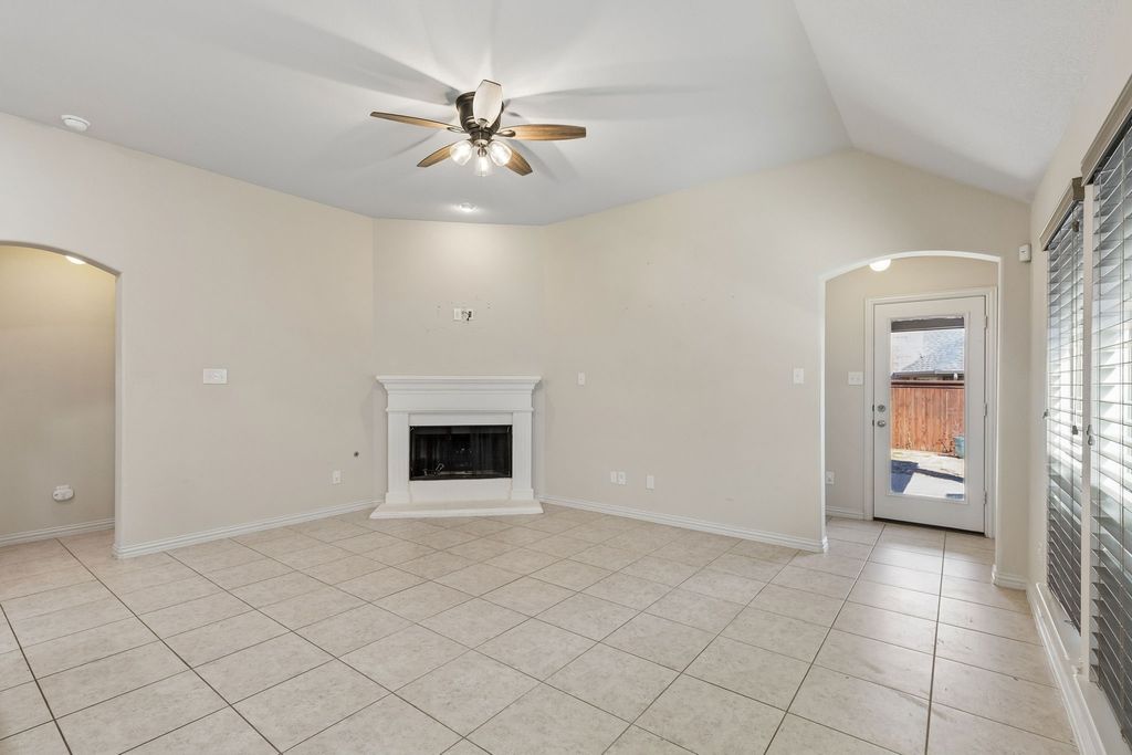 421 Catherine Lane, Argyle, TX 76226 — photo 4
