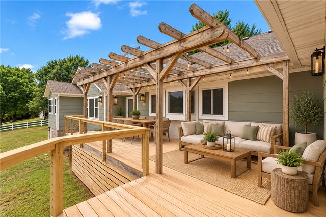 815 Steele Road, Tontitown, AR 72762
