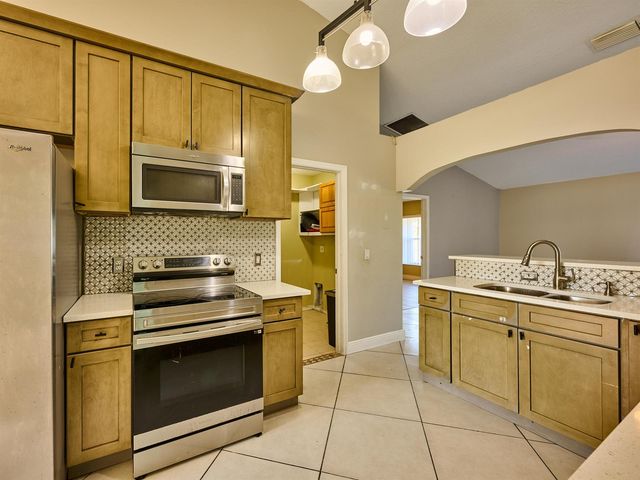 1407 SE Grapeland Avenue, Port St. Lucie, FL 34952