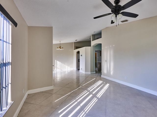 1407 SE Grapeland Avenue, Port St. Lucie, FL 34952