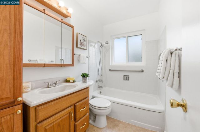 1356 El Curtola Blvd, Lafayette, CA 94549