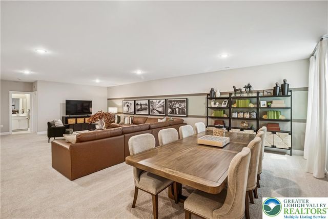 5722 Frederick Drive Stavanger III, East Allen Twp, PA 18017