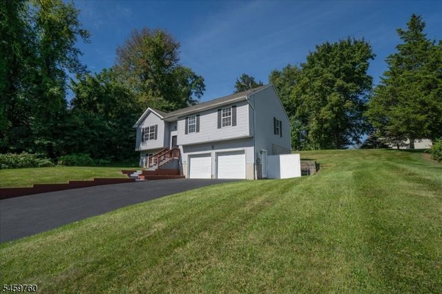 117 Hillside Dr, Hamburg Boro, NJ 07419