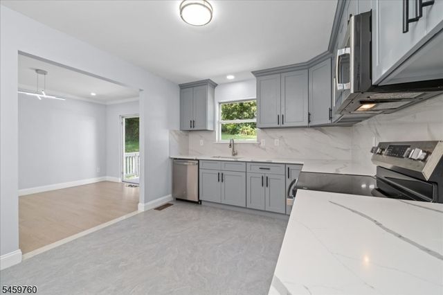117 Hillside Dr, Hamburg Boro, NJ 07419
