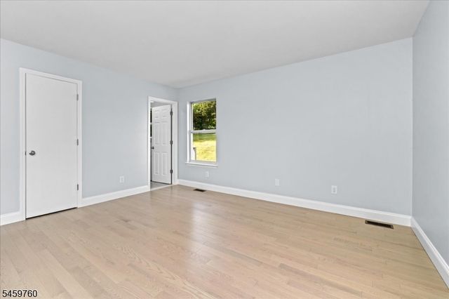 117 Hillside Dr, Hamburg Boro, NJ 07419