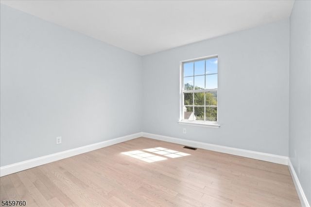 117 Hillside Dr, Hamburg Boro, NJ 07419