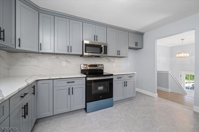 117 Hillside Dr, Hamburg Boro, NJ 07419