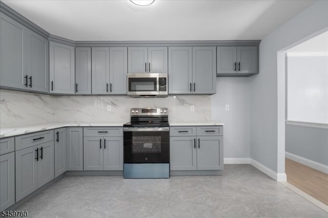 117 Hillside Dr, Hamburg Boro, NJ 07419