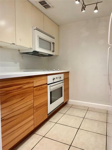 5221 BAYSHORE BOULEVARD 19, Tampa, FL 33611