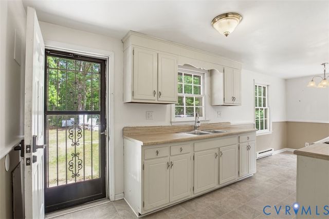 14527 Arwood Rd, Disputanta, VA 23842