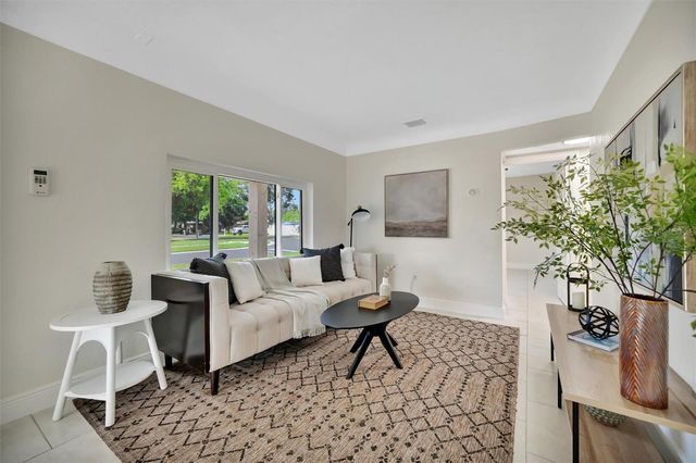 2600 40TH AVENUE N, St Petersburg, FL 33714