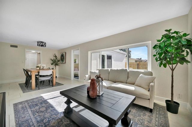 2600 40TH AVENUE N, St Petersburg, FL 33714