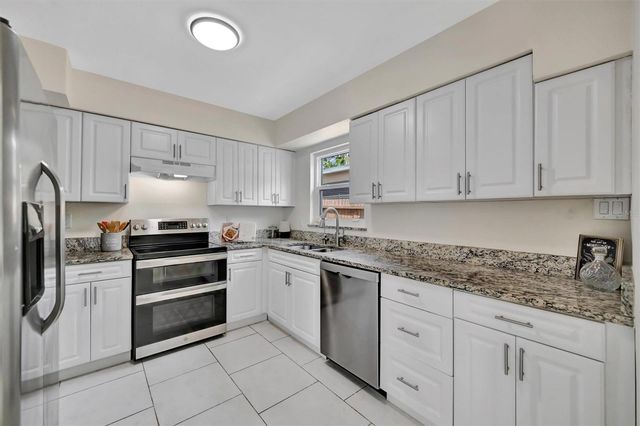 2600 40TH AVENUE N, St Petersburg, FL 33714