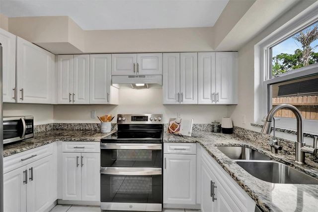 2600 40TH AVENUE N, St Petersburg, FL 33714