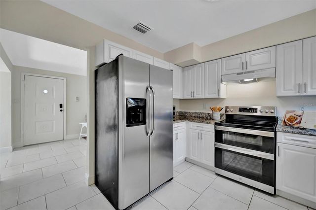 2600 40TH AVENUE N, St Petersburg, FL 33714