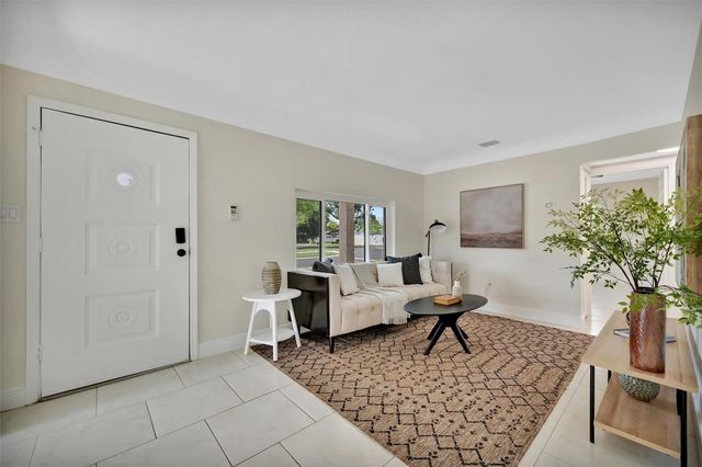 2600 40TH AVENUE N, St Petersburg, FL 33714