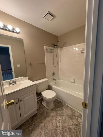 2459 WENTWORTH DR, Crofton, MD 21114
